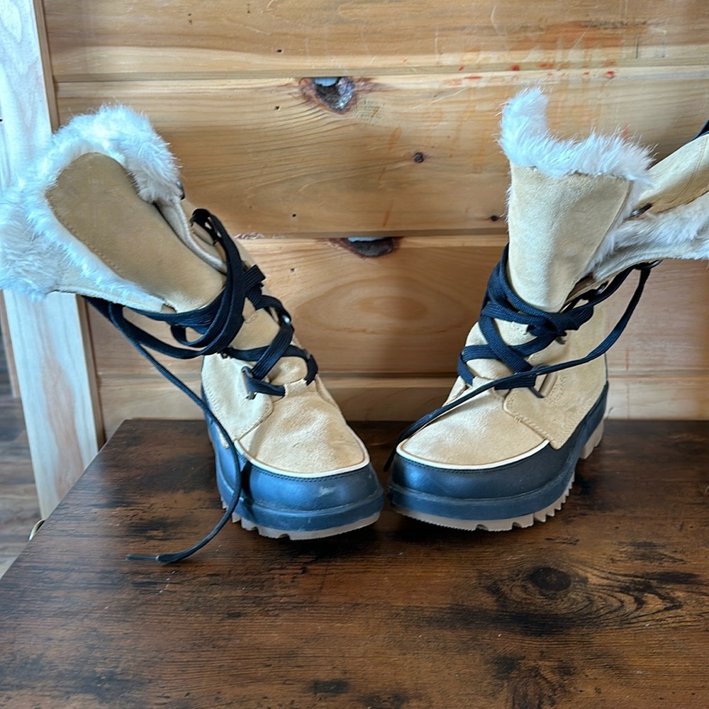 Sorel Tivoli iv winter boots. Size 10 women’s